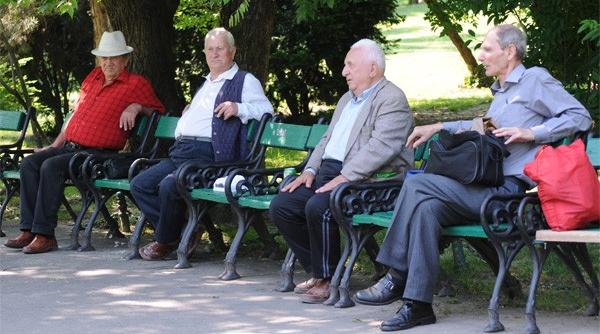 ins numarul pensionarilor a scazut pensia media a crescut