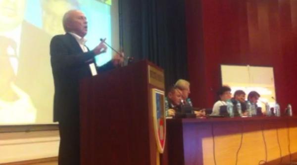 mircea cosma poezie pentru victor ponta recitata pe scena video