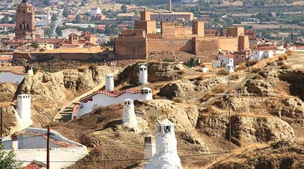 orasul in care jumatate dintre locuitori traiesc in pesteri foto