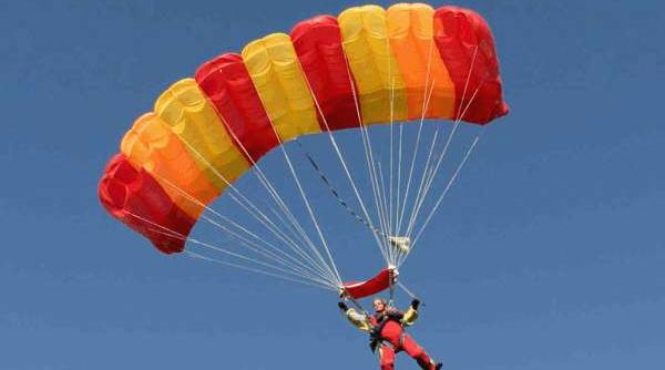 para utist ranit grav in urma unui salt pe aerodromul clinceni