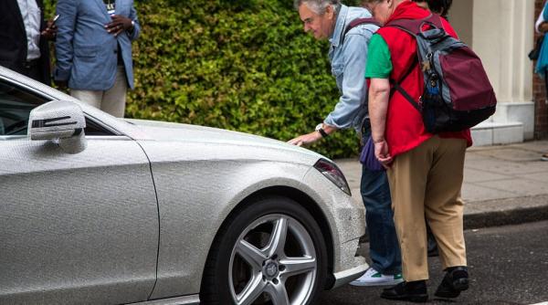 arogan a unei studente din rusia mercedes ornat cu 1 milion de cristale swarovski