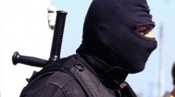 trei suspec i de trafic de minori re inu i de procurorii diicot in arge