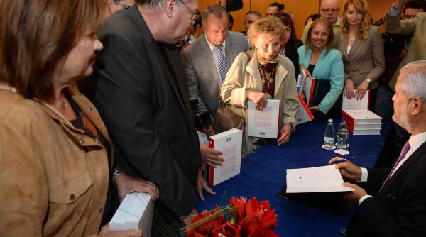 adrian nastase cele doua romanii marturisiri emo ionante de la lansarea car ii