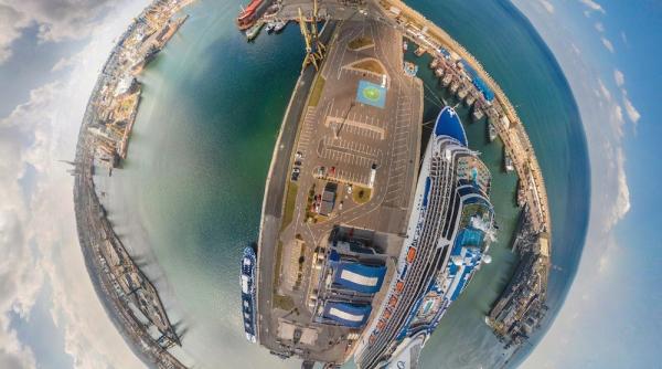 imagine panoramica impresionanta a portului constan a i a navei de croaziera riviera