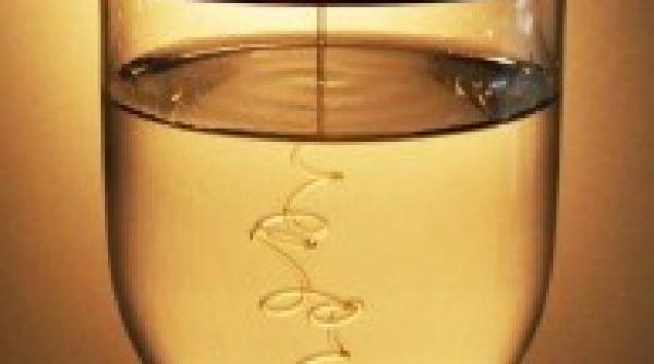 miraculos efectele apei calde cu miere