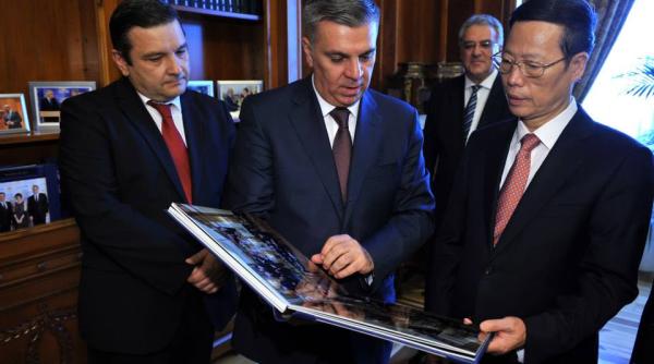 valeriu zgonea i zhang gaoli vicepremierul chinei intr o imagine nemaintalnita in galerii foto oficiale