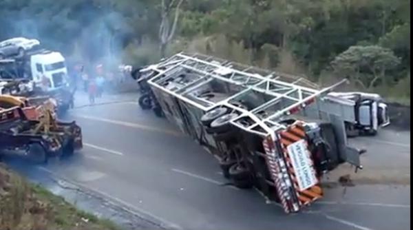accident grav doua tiruri s au lovit frontal