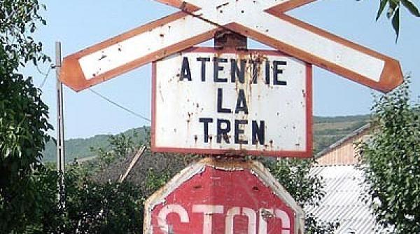 masina lovita de tren in arges 8 raniti printre care 6 copii