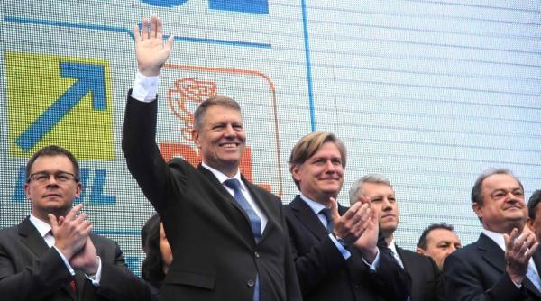 sloganul lui klaus iohannis recicleaza reclama unei marci de bere