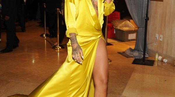 pre ul frumuse ii rihanna plate te 38 000 de euro pentru a arata impecabil