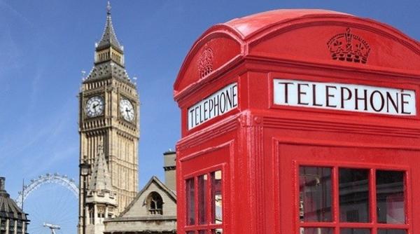 cabinele ro ii de telefon din londra devin verzi cu panouri solare