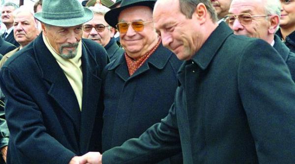 traian basescu ion iliescu i emil constantinescu in hora la o data n via a la tvr1