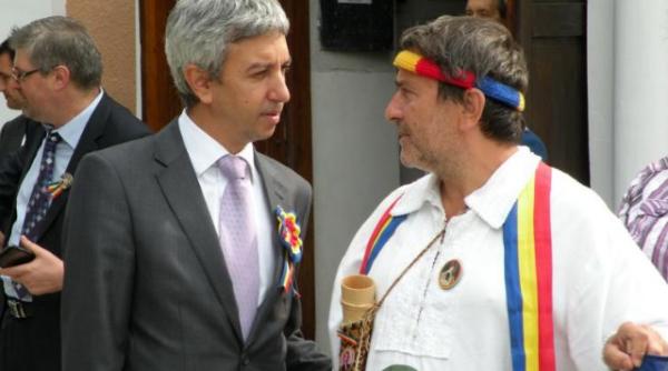 dan diaconescu cadou inedit pentru mihai gadea in biroul pre edintelui de la sinteza zilei