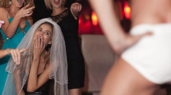 mireasa  insarcinata cu un stripper pitic  la petrecere burlaciprc c8prc 9be  cine a dat o de gol