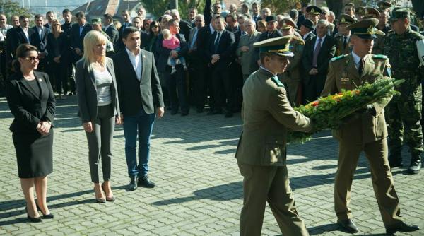 emil boc sfideaza pdl pentru elena udrea dovada sprijinului acordat elenei udrea