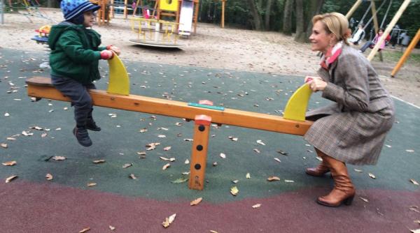 gabriela firea distrac ie pe cinste alaturi de fiul ei foto