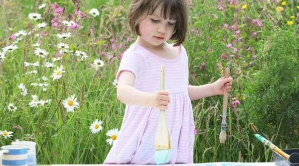 o fetita autista uimeste lumea cine este micuta monet