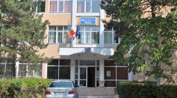 panica la liceu cinci elevi spitaliza i din cauza unei fiole sparte