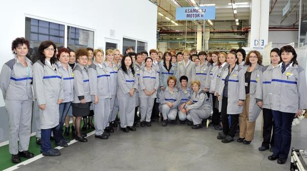 principesa mo tenitoare margareta a romaniei in vizita la uzinele dacia la invita ia lui nicolas maure