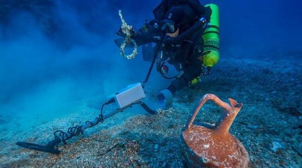 comoara din adancuri stramo ul calculatorului decorat cu 2 000 de caractere i roti e de bronz