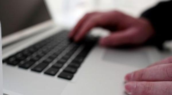 sapte romani acuzati in sua de escrocherie online in valoare de 1 4 miliaone de dolari