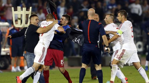 serbia albania suspendat dupa incidente grave o drona cu steagul kosovo a provocat o bataie intre jucatori iar meciul a fost suspendate