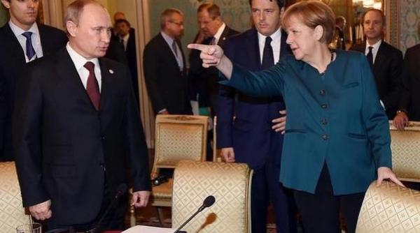 poza cu merkel i putin care face furori tu ce crezi ca i transmite cancelarul