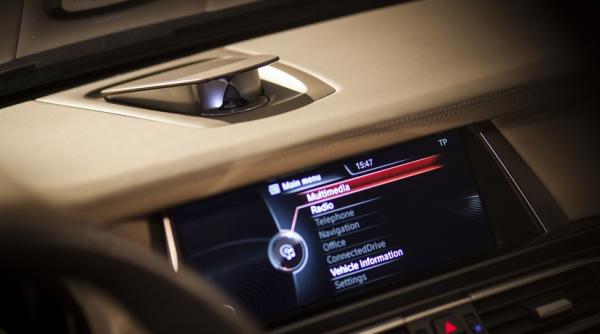 bmw  tehnologie sf  ce gadgeturi ofera   foto