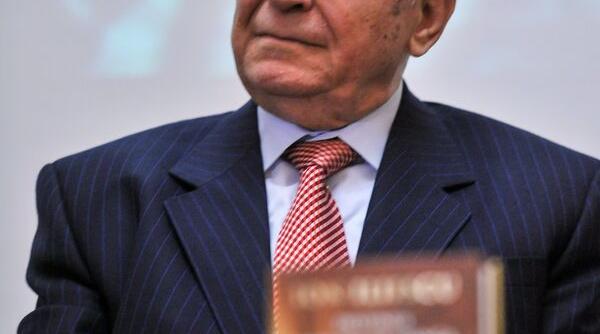 ion iliescu sunt un om de stanga dar nu comunist