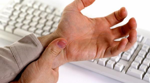 sindrom de tunel carpian ce simptom te avertizeaza ca trebuie sa mergi la medic