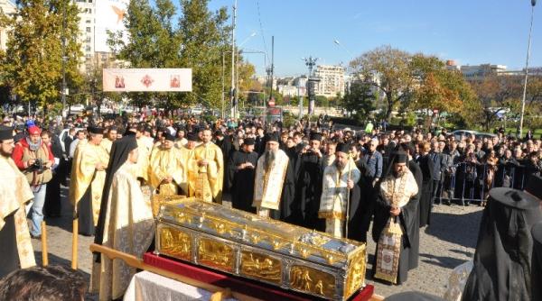icoana cu un frgment din sfanta cruce la procesiunile de la catedrala patriarhala din bucure ti de sfantului cuvios dimitrie cel nou vezi programul manifestarilor