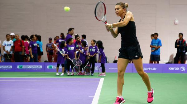 turneul campioanelor 2014 simona halep va juca in semifinale la singapore cu agnieszka radwanska sau caroline wozniacki