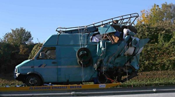 accident grav italia 6 romani mor i inclusiv o feti a de 15 luni