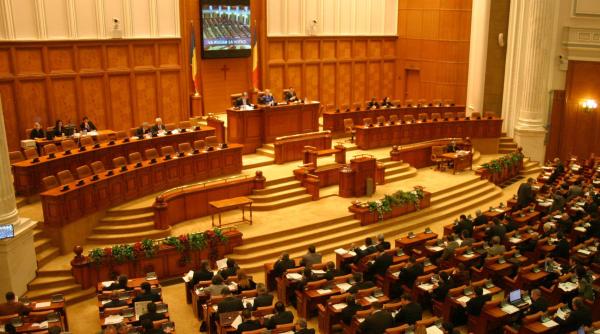 imunitatea lui ion dini a i demisia lui viorel hrebenciuc decise sub conducerea opozi iei in camera deputa ilor