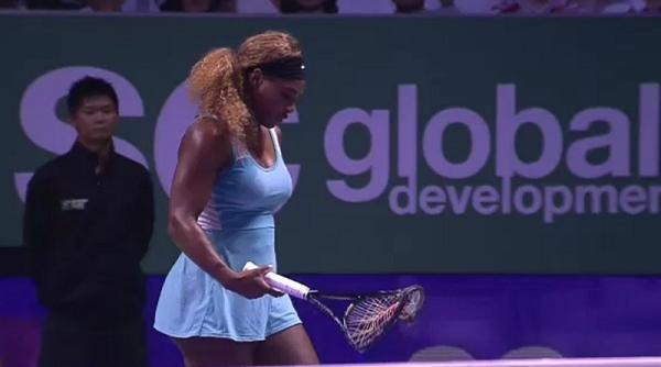 serena williams caroline wozniacki in semifinale la turneul campioanelor 2014 serena williams a distrus o racheta in timpul semifinalei cu wozniacki