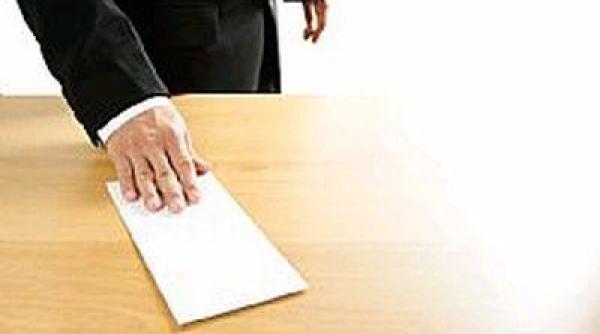 ministru eston de finante demisie din cauza unui comentariu pe facebook despre alt ministru