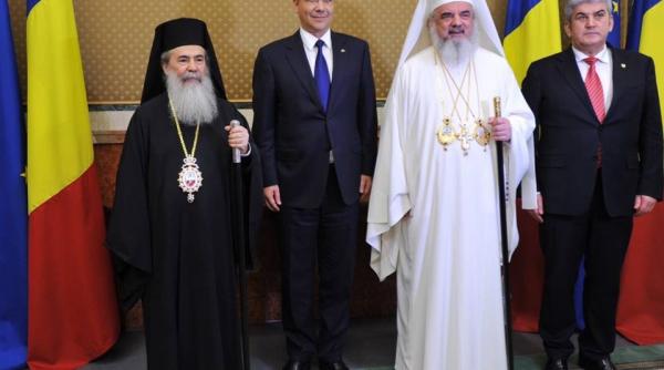 victor ponta intalnirea cu patriarhul ierusalimului i patriarhul romaniei la palatul victoria