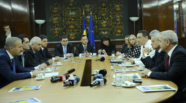 victor ponta anun a planurile guvernului ora de fotbal saptamanala obligatorie in coli i 400 terenuri noi de fotbal