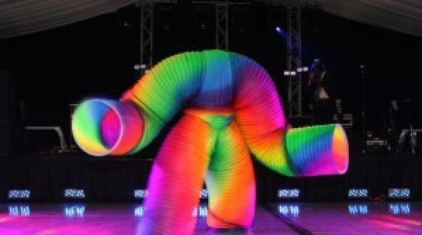 halloween 2014 cel mai scump costum a fost purtat de un gimnast roman