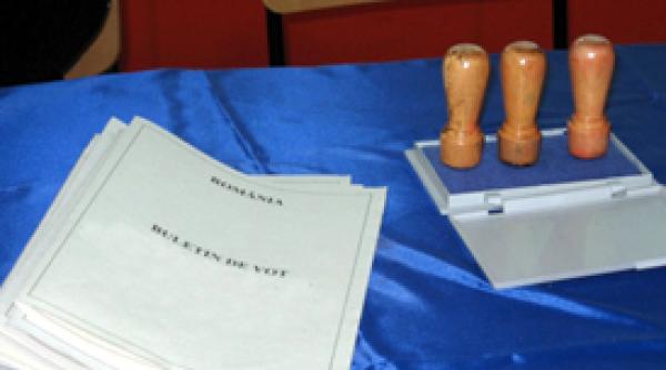 acl acuza ii buletine ale studentilor din regie retinute de administratorii de camin pentru vot multiplu