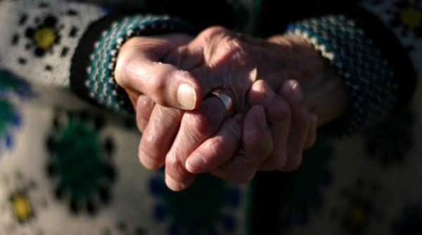 alegeri preziden iale 2014 cu cine a votat o batrana de 100 de ani