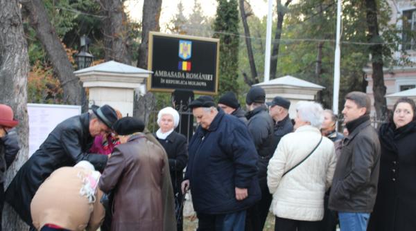 alegeri prezidentiale 2014 cozi uriase la sectiile de vot din republica moldova
