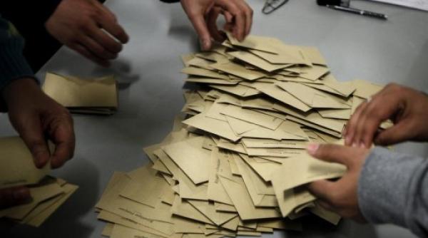 prezen a vot alegeri preziden iale 2014 ca i romani au votat pe liste suplimentare i la urne mobile