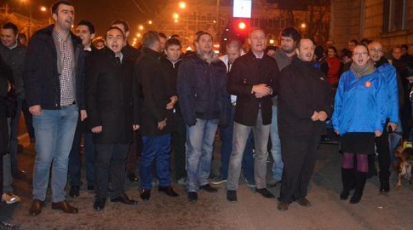 lideri acl au pus un exhibi ionist sa bata un membru psd