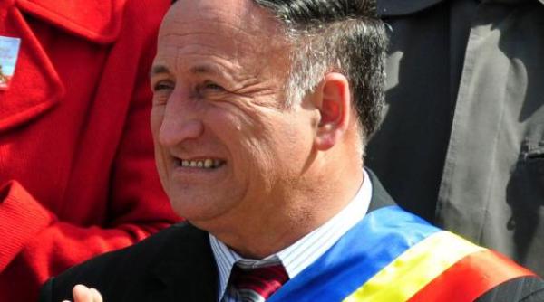 perchezi ii la primaria pite ti mita de un milion de euro i apartamente