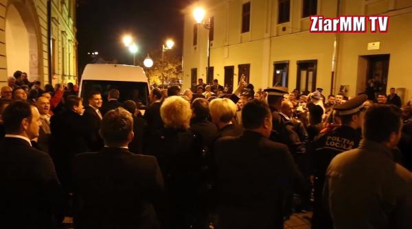 ponta huiduit la baia mare i evacuat cu duba video