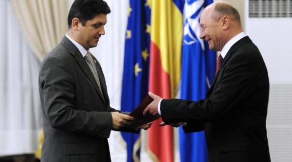 ponta basescu l a sunat pe corla ean dar acesta nu a vrut sa i raspunda