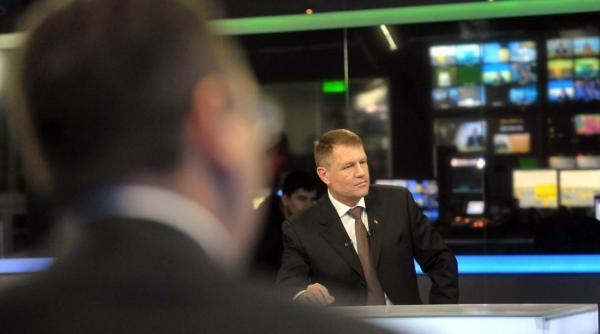 iohannis s a sinucis la sfar itul dezbaterii cu ponta doua gre eli enorme ale liberalului