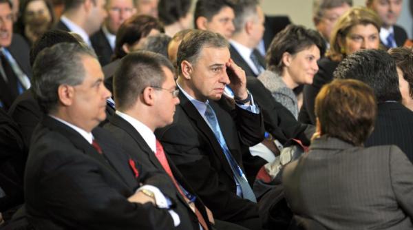 mru m am bucurat sa l vad cum plange in pumni