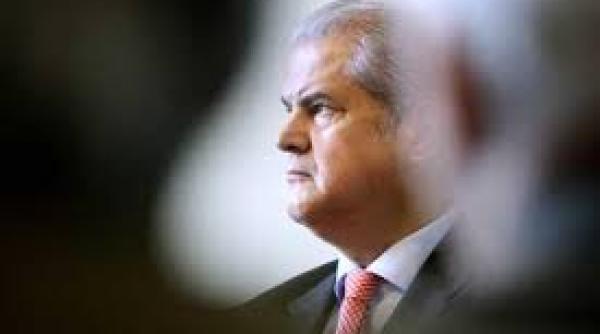 adrian nastase anun surpriza in timp ce a teapta exit pollurile